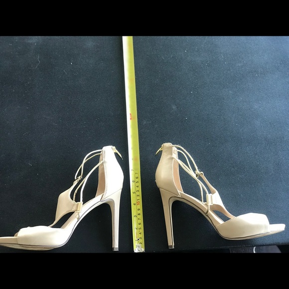 Tan and Gold strappy heels - Picture 5 of 6